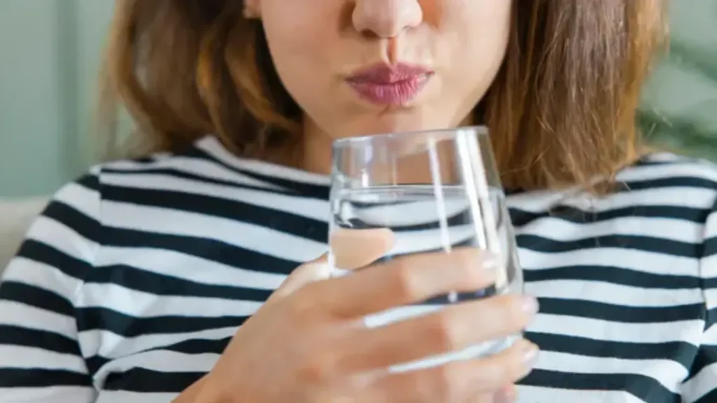 Gurgeln mit Salzwasser